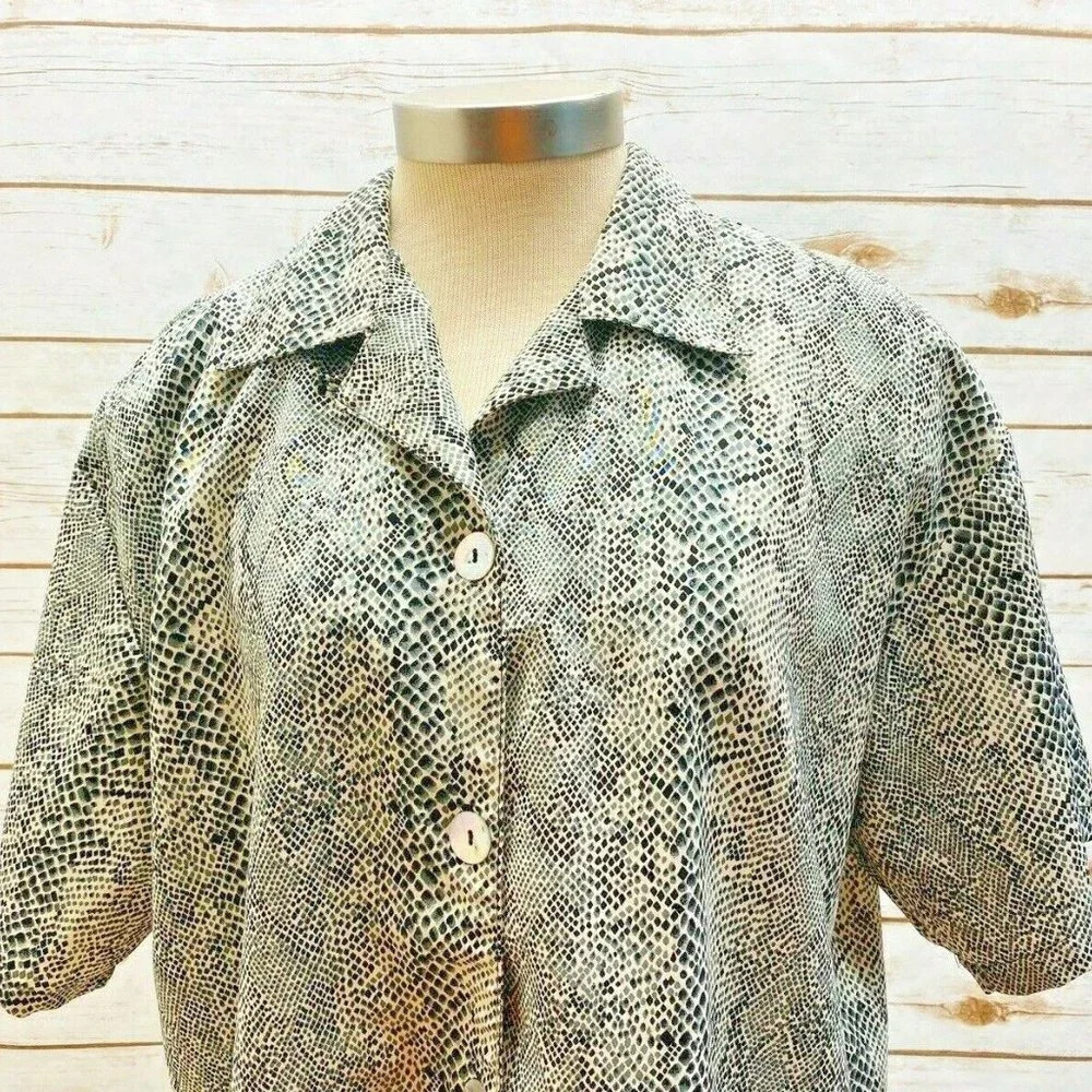 IMPRESSIONS Women Short Sleeve Button Down Collared Animal Print Shirt Sz Large - Picture 2 of 12